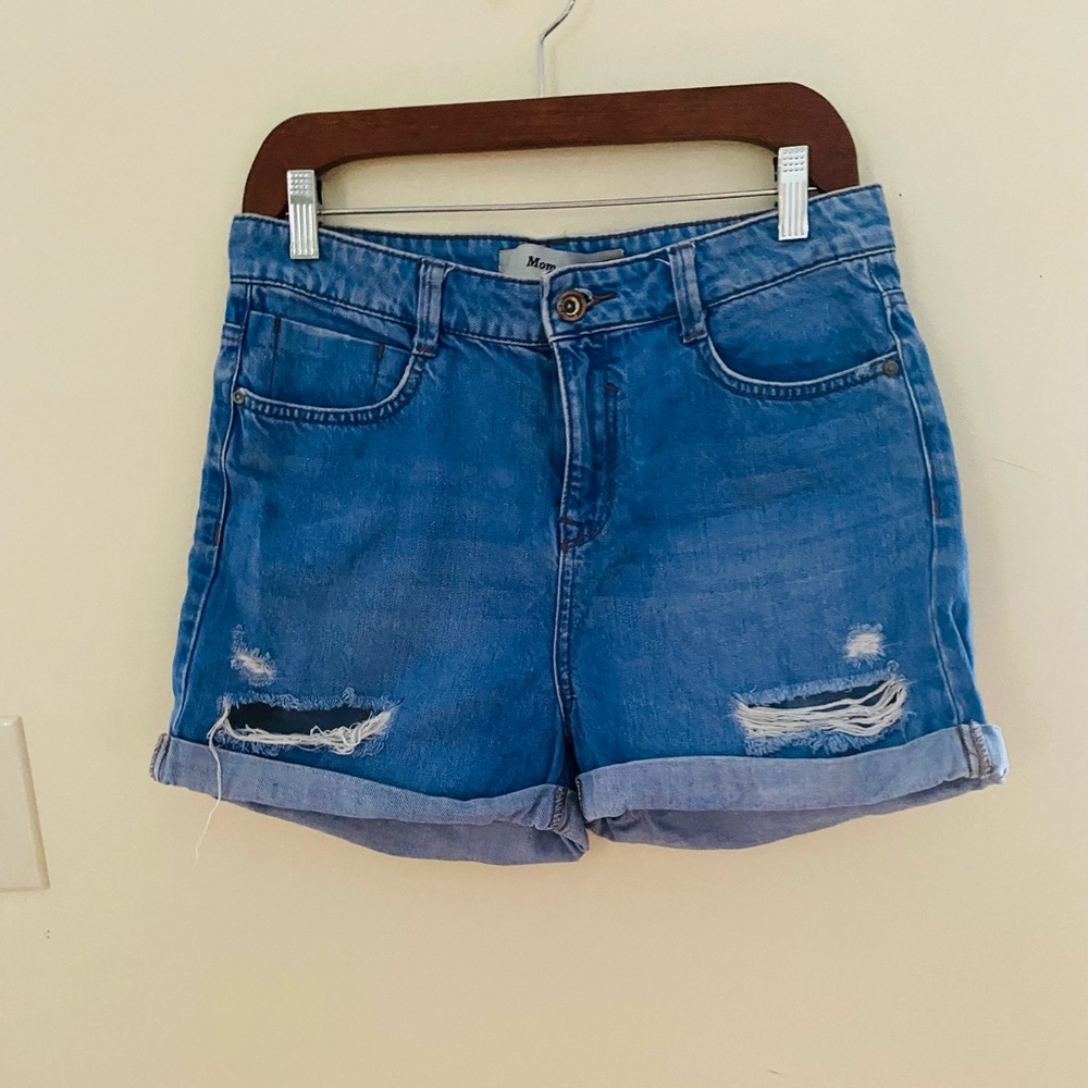 Vintage mom jeans short.Size: UK: 12.US:8.EU: 40.